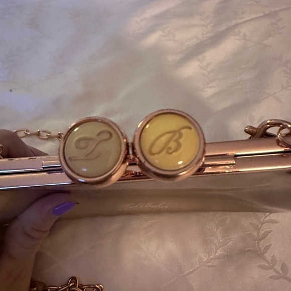 Ted Baker gold evening bag with long chain and kiss lock closure - Picture 7 of 9